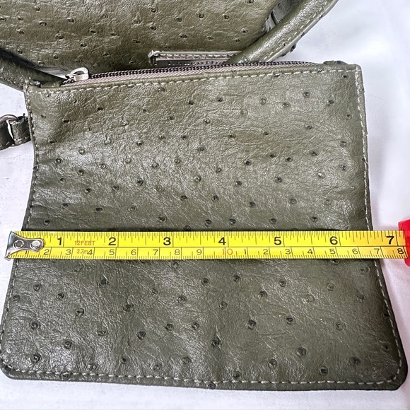 LouenHide tote bag vegan leather ostrich texture roomy carryall with pouch green - Picture 10 of 16